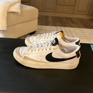 Nike Men's White and Black Sneakers